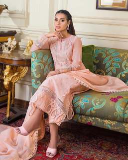 Iqra Aziz feet photo 14