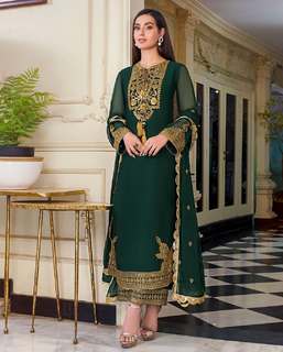 Iqra Aziz feet photo 12