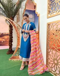 Iqra Aziz feet photo 9
