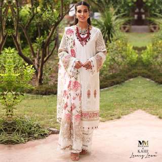 Iqra Aziz feet photo 2
