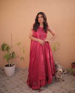 Iqra Aziz feet photo 19