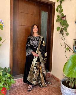 Iqra Aziz feet photo 8