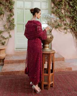 Iqra Aziz feet photo 19