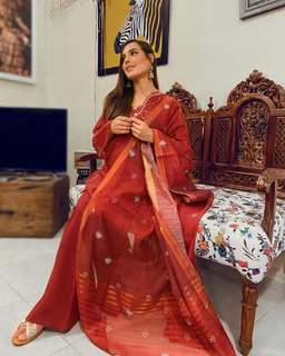 Iqra Aziz feet photo 17