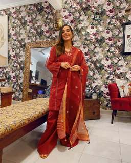 Iqra Aziz feet photo 15