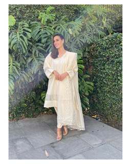 Iqra Aziz feet photo 8