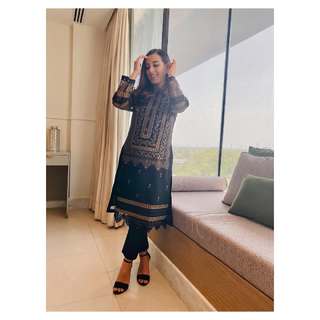 Iqra Aziz feet photo 7