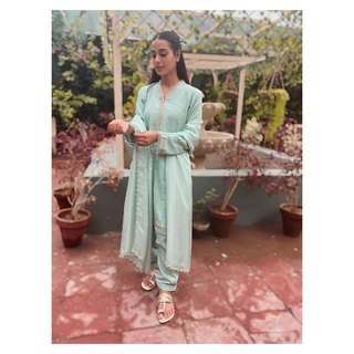 Iqra Aziz feet photo 4