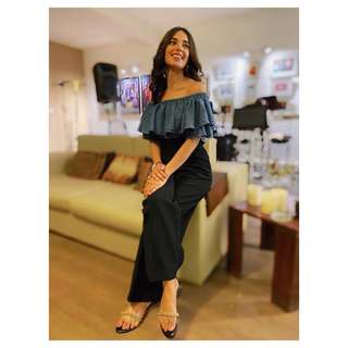 Iqra Aziz feet photo 1