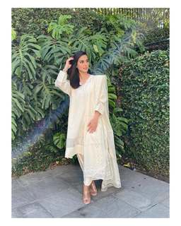Iqra Aziz feet photo 11
