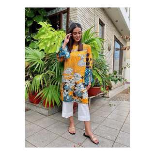 Iqra Aziz feet photo 2