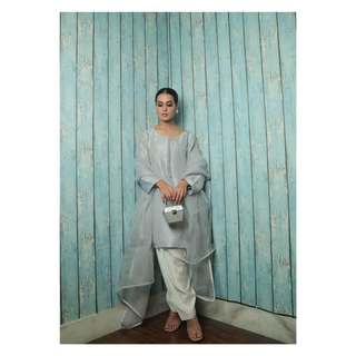 Iqra Aziz feet photo 17