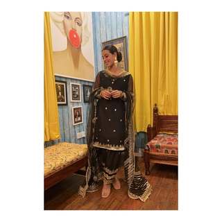 Iqra Aziz feet photo 8