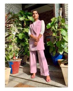 Iqra Aziz feet photo 1