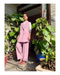 Iqra Aziz feet photo 17