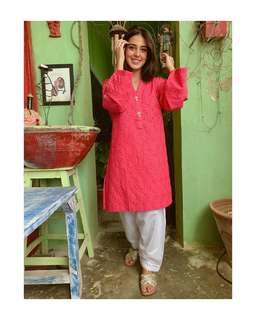 Iqra Aziz feet photo 8