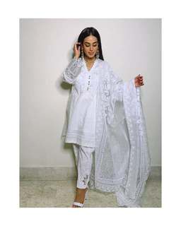 Iqra Aziz feet photo 20