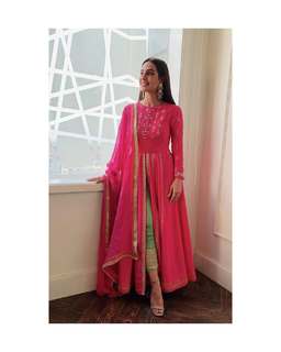 Iqra Aziz feet photo 16