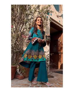Iqra Aziz feet photo 13