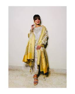 Iqra Aziz feet photo 6