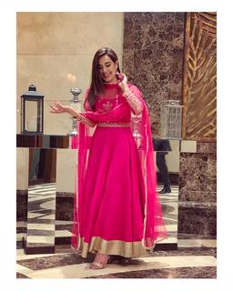 Iqra Aziz feet photo 18