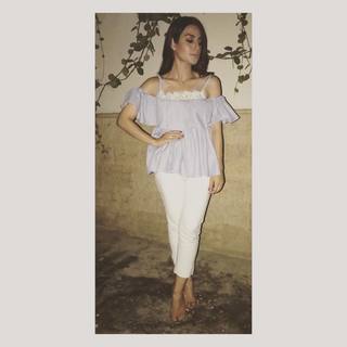Iqra Aziz feet photo 1