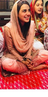 Iqra Aziz feet photo 18