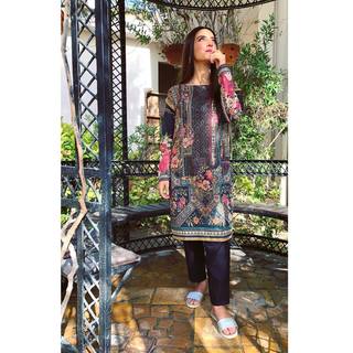 Iqra Aziz feet photo 10