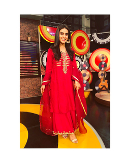 Iqra Aziz feet photo 5