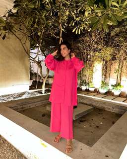 Iqra Aziz feet photo 4