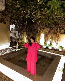 Iqra Aziz feet photo 3