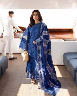 Iqra Aziz feet photo 2