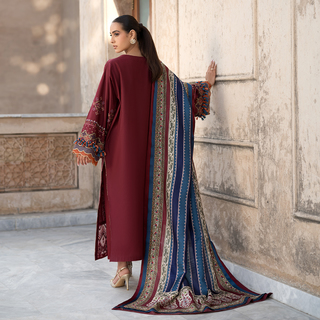 Iqra Aziz feet photo 18