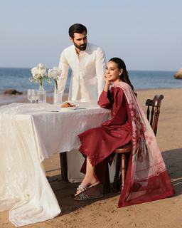 Iqra Aziz feet photo 14