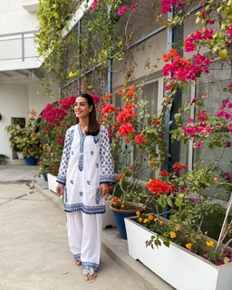 Iqra Aziz feet photo 4