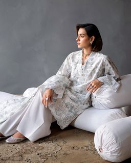 Iqra Aziz feet photo 13