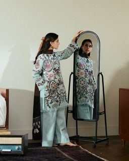 Iqra Aziz feet photo 8