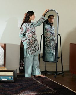 Iqra Aziz feet photo 6