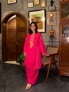 Iqra Aziz feet photo 4