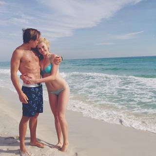 Ireland Baldwin feet photo thumbnail