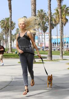 Ireland Baldwin feet photo thumbnail