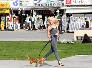 Ireland Baldwin feet photo thumbnail