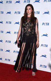 Ireland Baldwin feet photo thumbnail