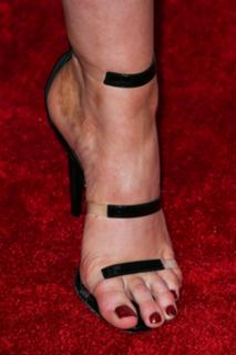 Ireland Baldwin feet photo thumbnail