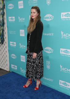 Ireland Baldwin feet photo thumbnail