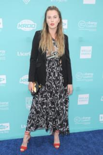 Ireland Baldwin feet photo thumbnail