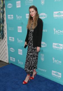 Ireland Baldwin feet photo thumbnail