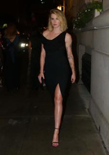 Ireland Baldwin feet photo thumbnail