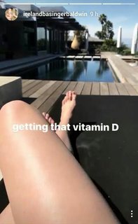 Ireland Baldwin feet photo thumbnail