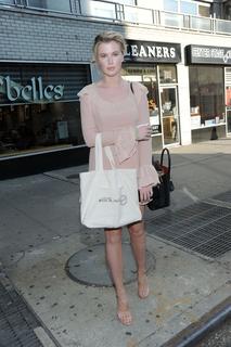 Ireland Baldwin feet photo thumbnail